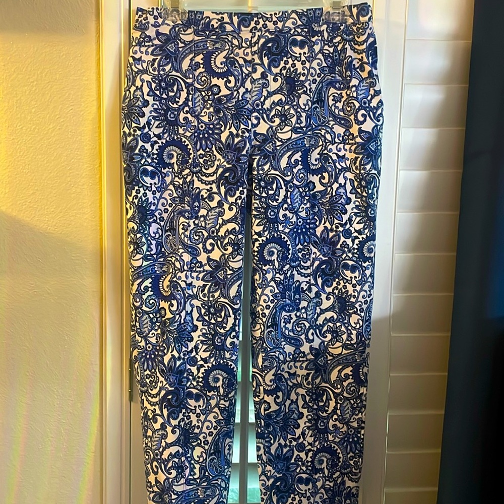 Isaac Mizrahi Live blue and white paisley print fitted pant. Size 12T